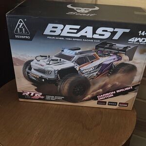 Beast High-Speed Racing Car - White and Black